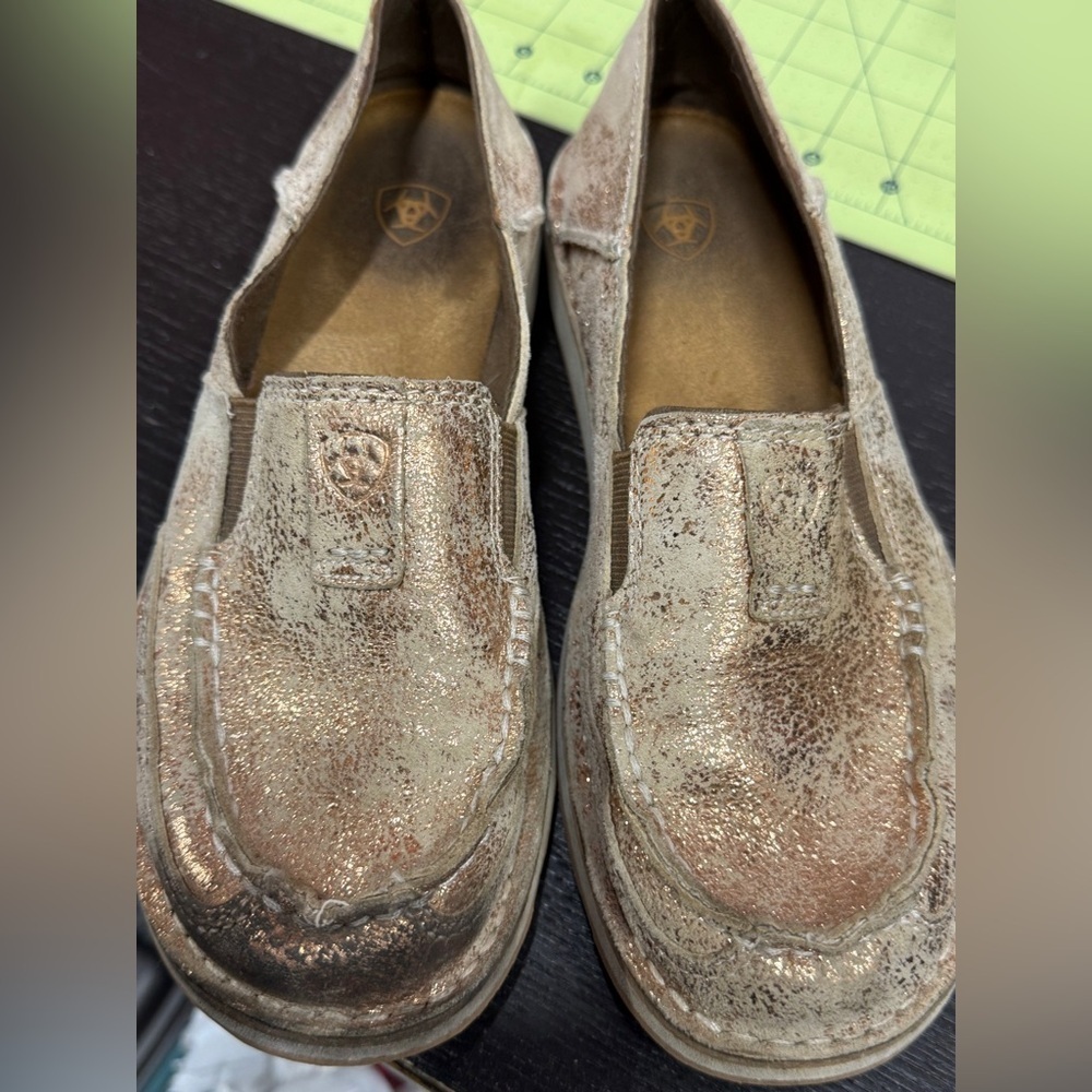 Ariat Tan Textured Rose Gold Sparkling Loafers Women’s Sz 6.5